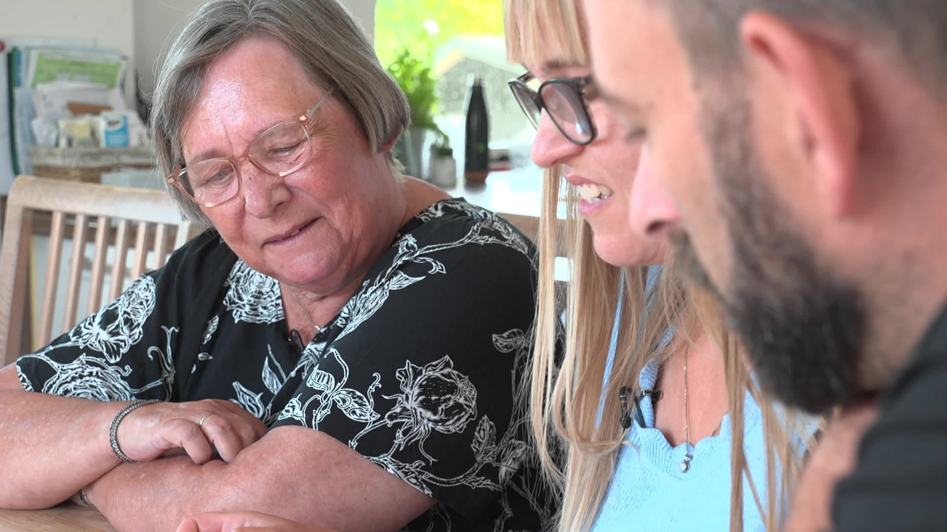 Voksne b&oslash;rn tager med p&aring; ferie betalt af for&aelig;ldre og svigerfamilien: 'Det er bare mega luksus'
